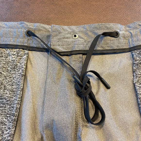 Kenneth Cole Shorts - Picture 7 of 11